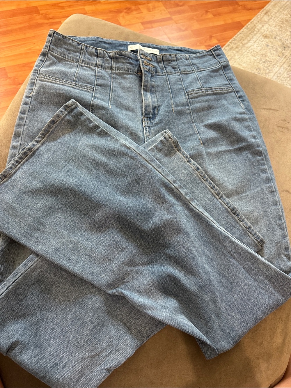 Straight-Leg High-Rise Jeans in Faded Blue
